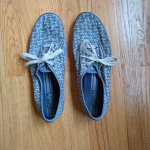 Women's Keds, size 8.5, blue with white leaf pattern